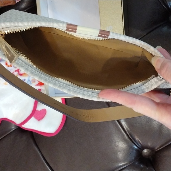 NIB Michael Michael Kors Signature S/M Belt Bag - Picture 11 of 16